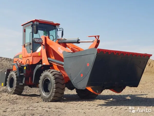 Фронтальный погрузчик RedStar 3000GTS