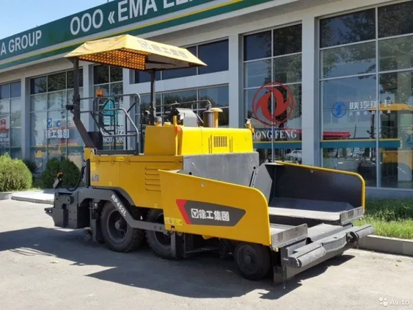 Асфальтоукладчик XCMG RP452L