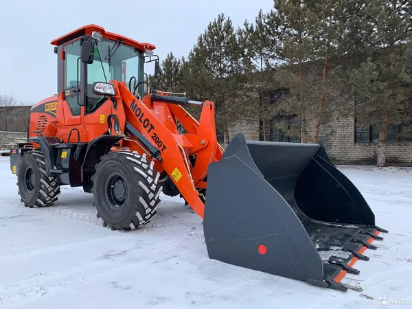 Фронтальный погрузчик Molot 200T