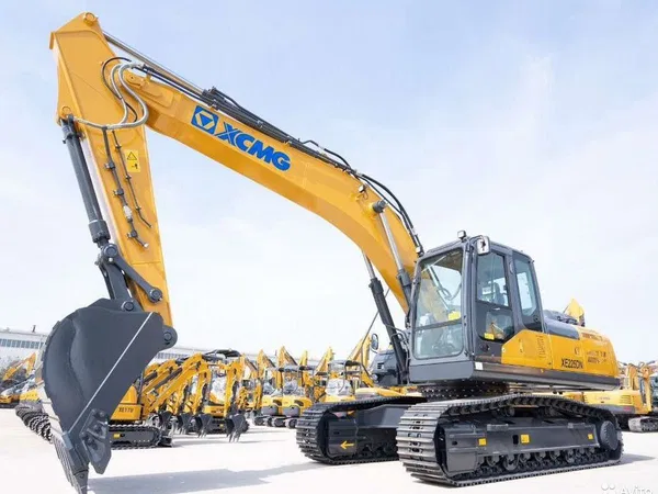 Гусеничный экскаватор XCMG XE225DN