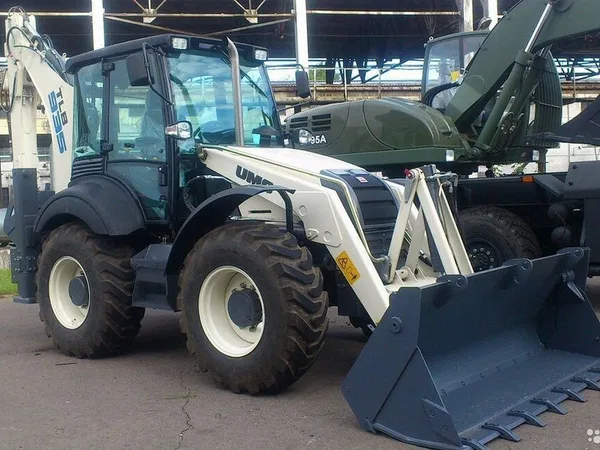 Экскаватор-погрузчик UMG TLB935