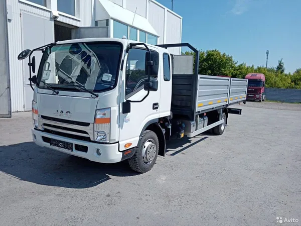 Бортовой автомобиль JAC N80