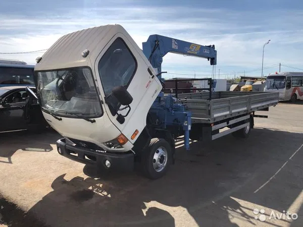 Бортовой грузовик с КМУ Hyundai HD78
