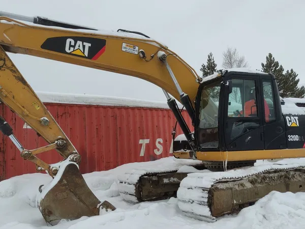 Гусеничный экскаватор Caterpillar 320D2 L