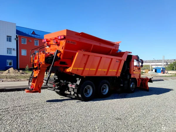Комбинированная дорожная машина МД-651 на самосвале КамАЗ 65115