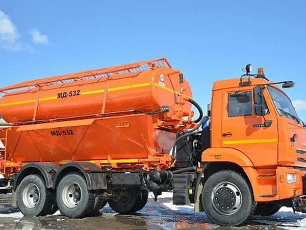 Комбинированная дорожная машина МД-651 на самосвале КамАЗ 65115-3082-50
