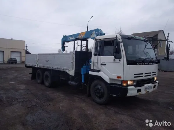 Бортовой грузовик с КМУ Nissan Diesel