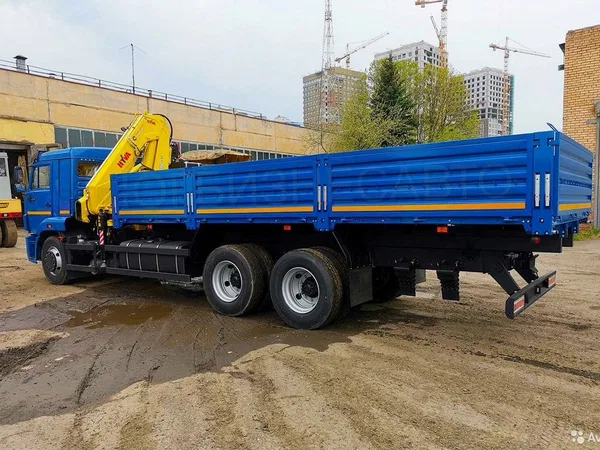 Бортовой грузовик с КМУ КамАЗ 65117-3010-50