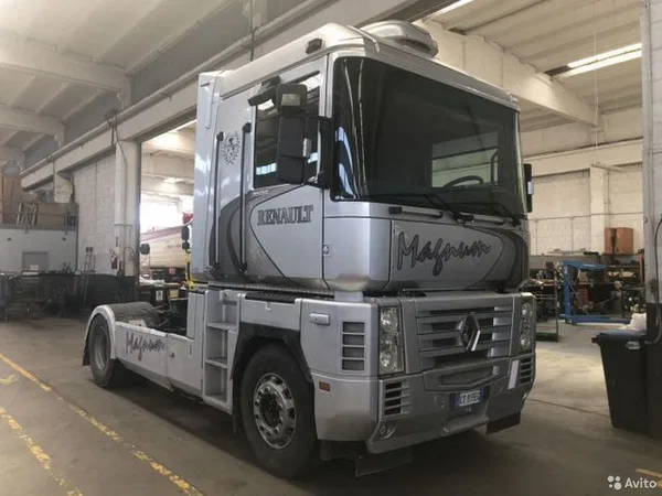Седельный тягач Renault Magnum
