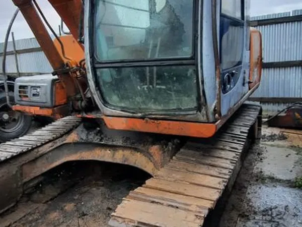 Гусеничный экскаватор Hitachi EX120-5E