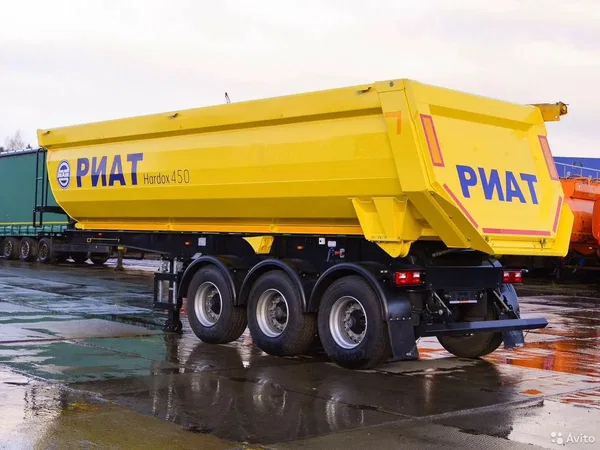 Самосвальный полуприцеп РИАТ 924900-133
