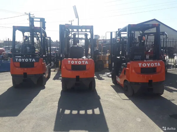 Вилочный погрузчик Toyota 02-8FD25