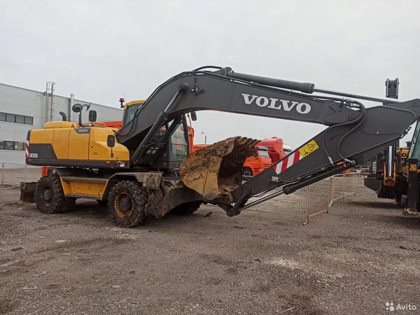 Колесный экскаватор Volvo EW205D