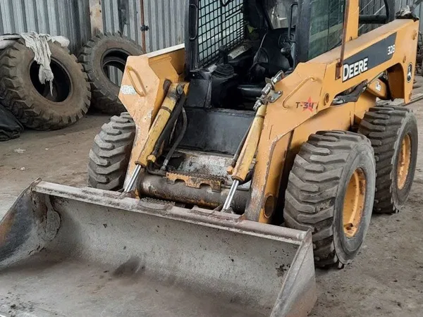 Мини-погрузчик John Deere 328