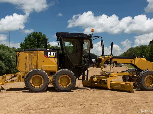 Автогрейдер Caterpillar 120 AWD