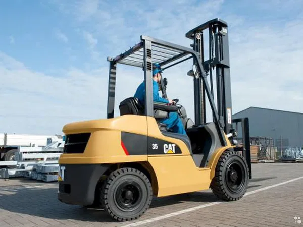 Вилочный погрузчик Caterpillar DP35NT
