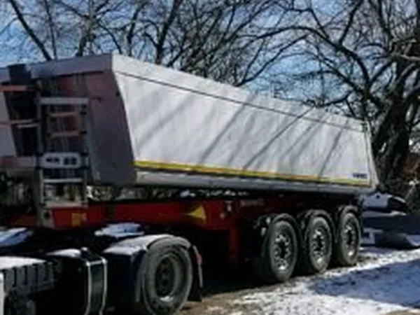 Самосвальный полуприцеп Schmitz Cargobull SKI24