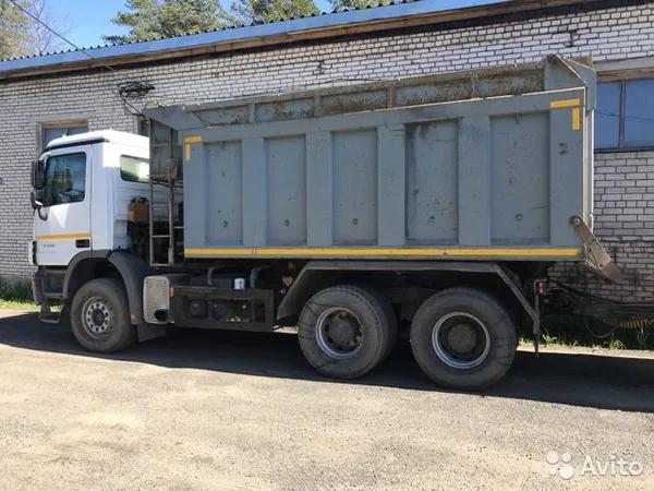 Самосвал Mercedes-Benz Actros