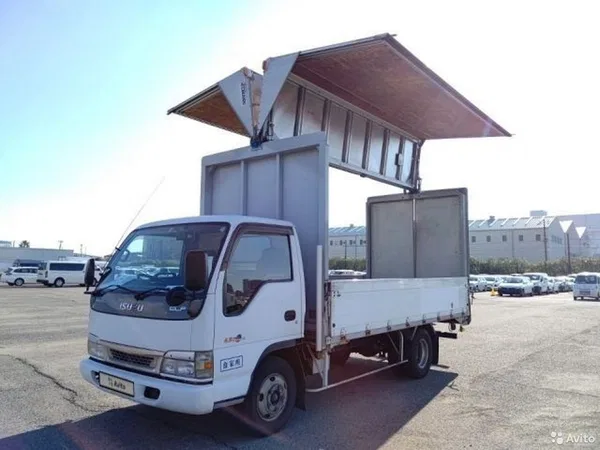 Промтоварный фургон Isuzu ELF