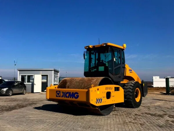 Грунтовый каток XCMG XS183J