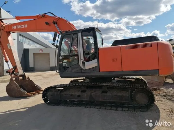 Гусеничный экскаватор Hitachi