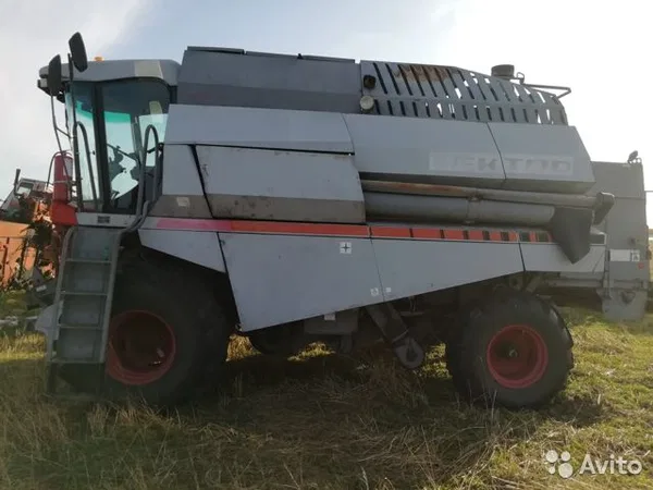 Зерноуборочный комбайн Ростсельмаш VECTOR