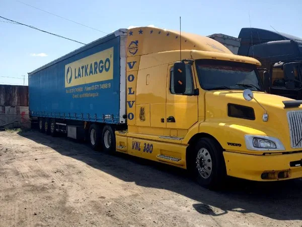 Седельный тягач Volvo VNL 64T