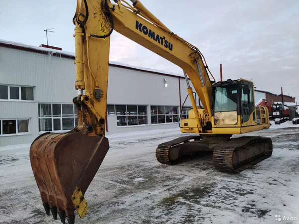 Гусеничный экскаватор Komatsu PC220-8M0