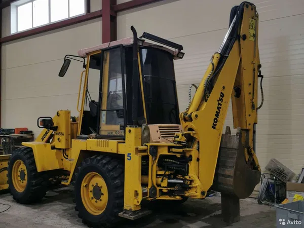 Экскаватор-погрузчик Komatsu WB98A-2