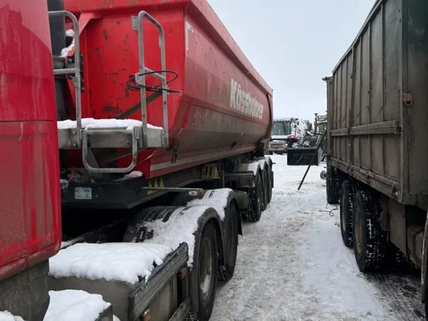 Самосвальный полуприцеп Kassbohrer DL 27 м3