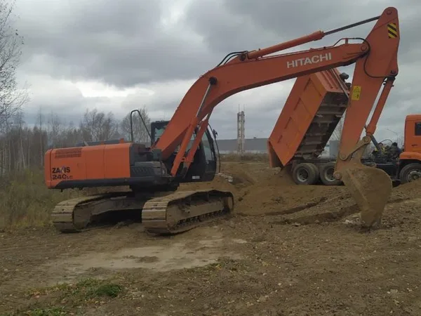 Гусеничный экскаватор Hitachi ZX240-5G