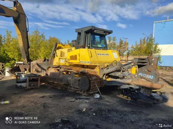 Гусеничный бульдозер New Holland D350