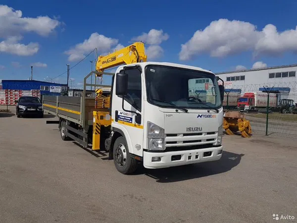 Бортовой грузовик с КМУ ISUZU NPR