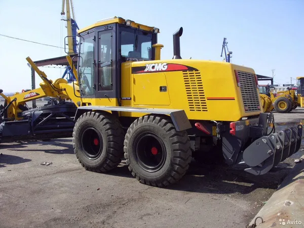 Автогрейдер XCMG GR215A