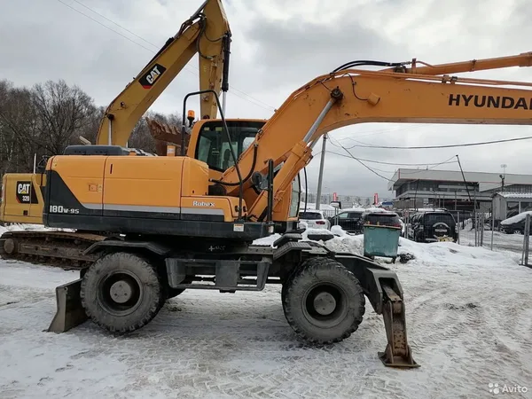 Колесный экскаватор Hyundai R180W-9S