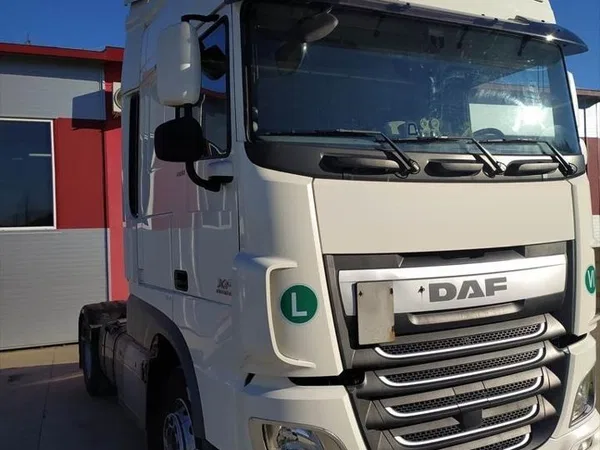Седельный тягач DAF XF106