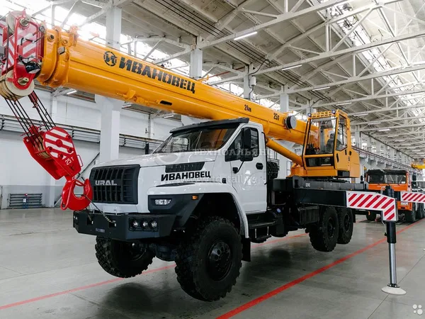 Автокран Ивановец КС-45717-2М на шасси УРАЛ Next 4320