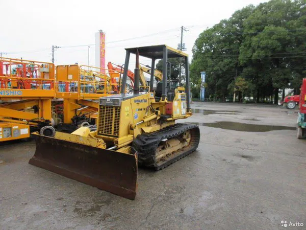 Гусеничный бульдозер Komatsu D20A-7