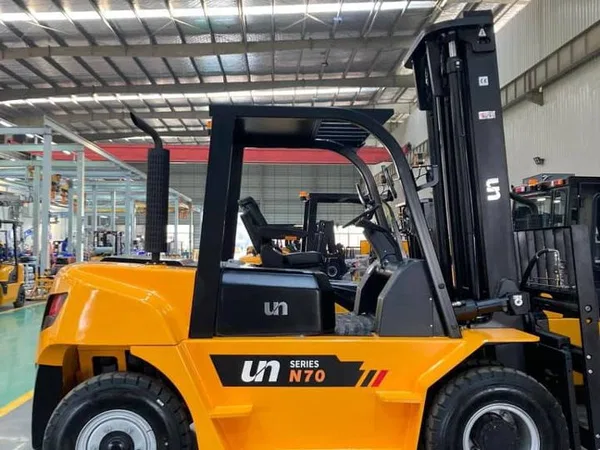 Вилочный погрузчик UN Forklifts FD70