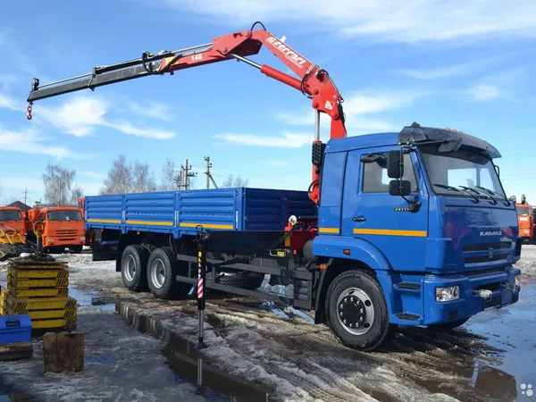 Бортовой грузовик с КМУ КамАЗ 65117
