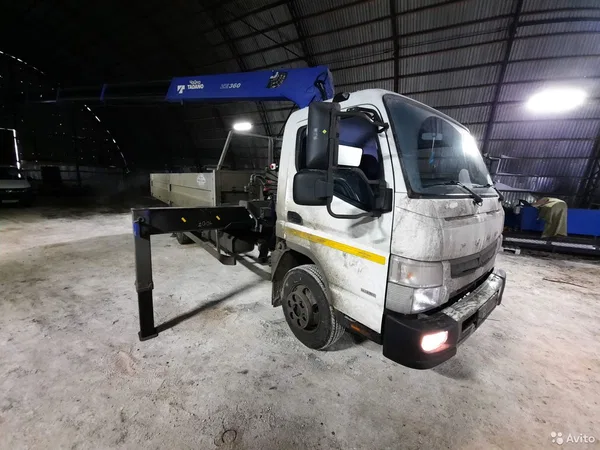 Бортовой грузовик с КМУ Mitsubishi Fuso