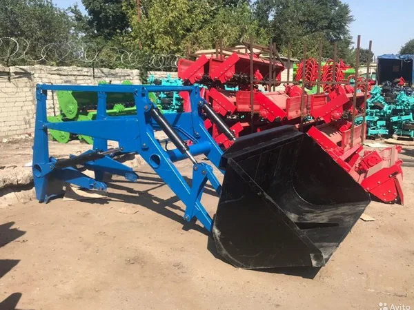 Навесной погрузчик (КУН) ПКУ-0,8