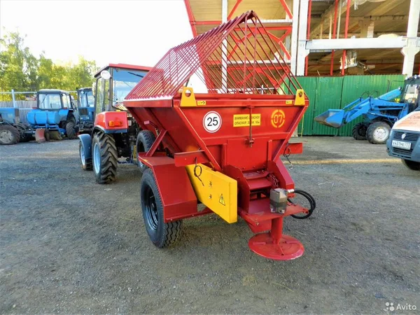 Прицеп-разбрасыватель  Л-415