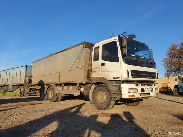 Зерновоз Isuzu Giga (C-series)