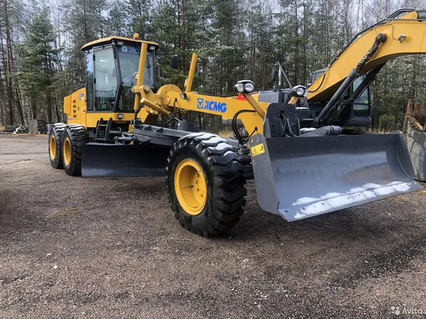 Автогрейдер XCMG GR180