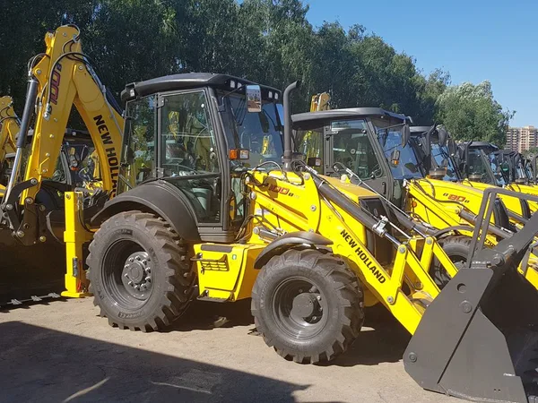 Экскаватор-погрузчик New Holland B100B