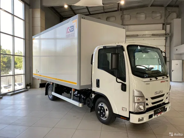 Промтоварный фургон Isuzu NMR