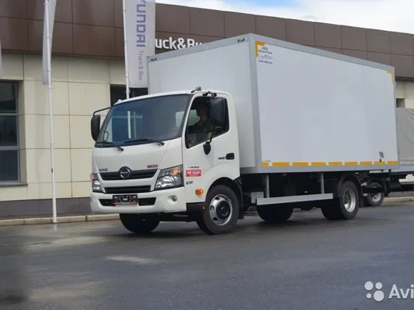 Промтоварный фургон Hino 300