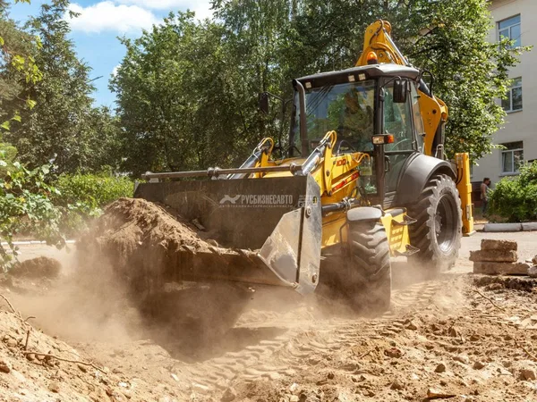 Экскаватор-погрузчик New Holland B100B