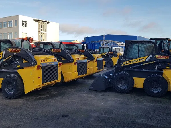 Мини-погрузчик New Holland L320